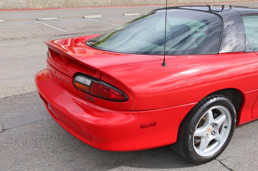 Детали экстерьера Chevrolet Camaro Z28 SS 1998 года  (фото 27 из 94)